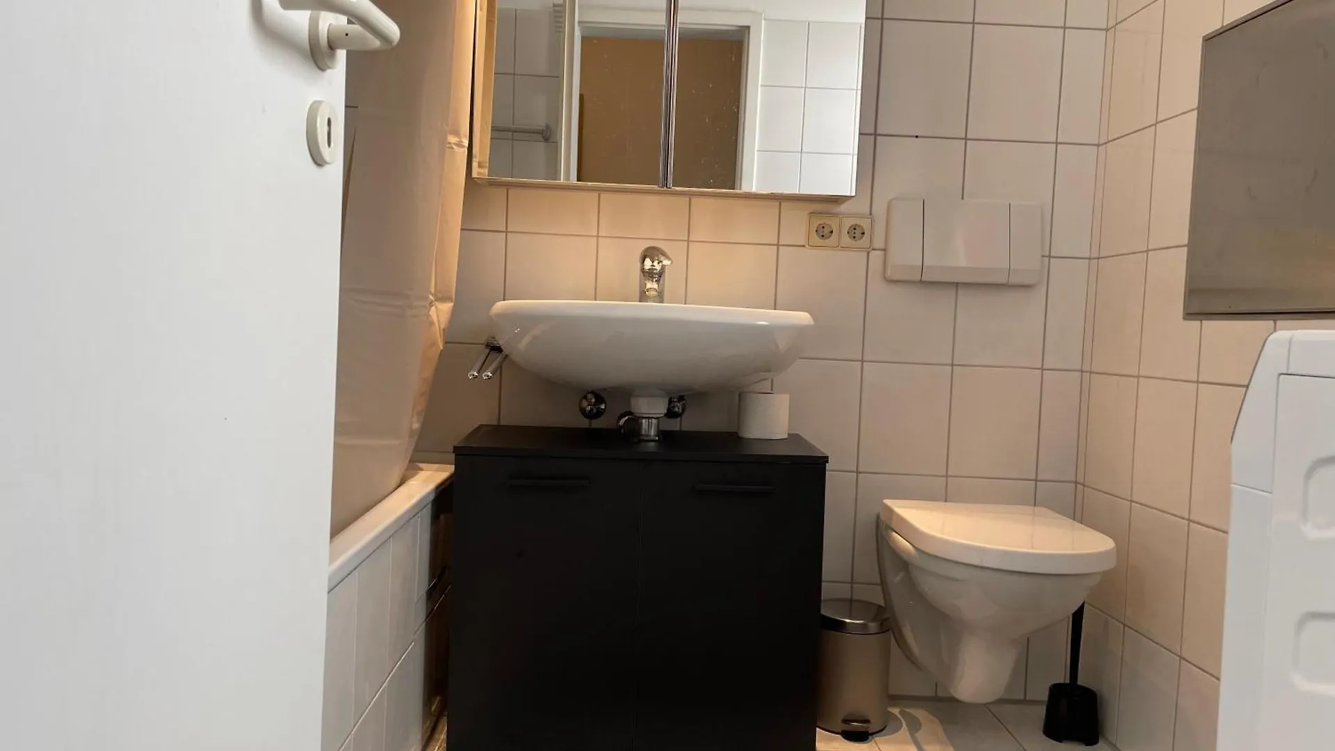Zentrales Innenstadt Studio Mit Garage 슈투트가르트
